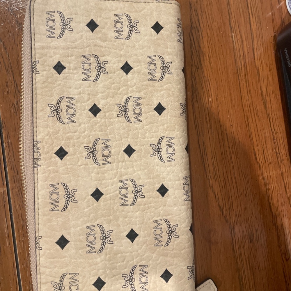 Wallet - Picture 3 of 6